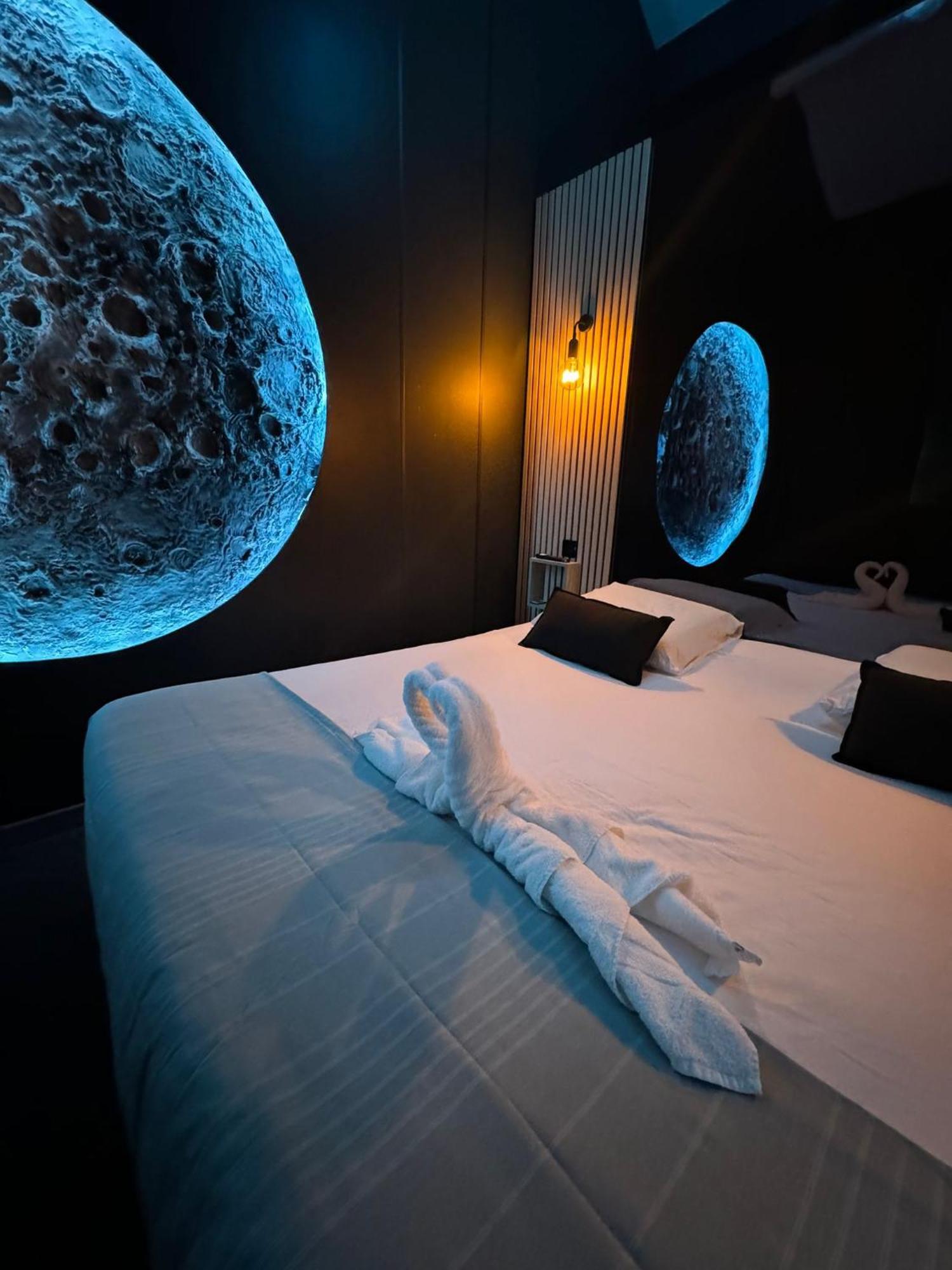 Fullmoon By Cloud Apartment Aubervilliers Luaran gambar
